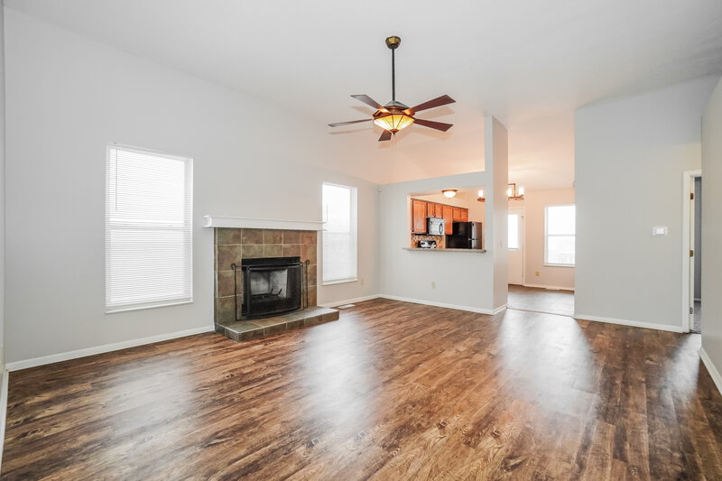 1,850/Mo, 1270 Pinnacle Dr Columbus, OH 43204 Living Room View
