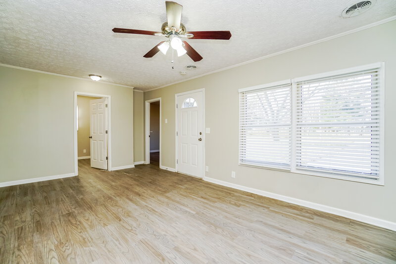 1,440/Mo, 1424 Crest Rd Reynoldsburg, OH 43068 Living Room View