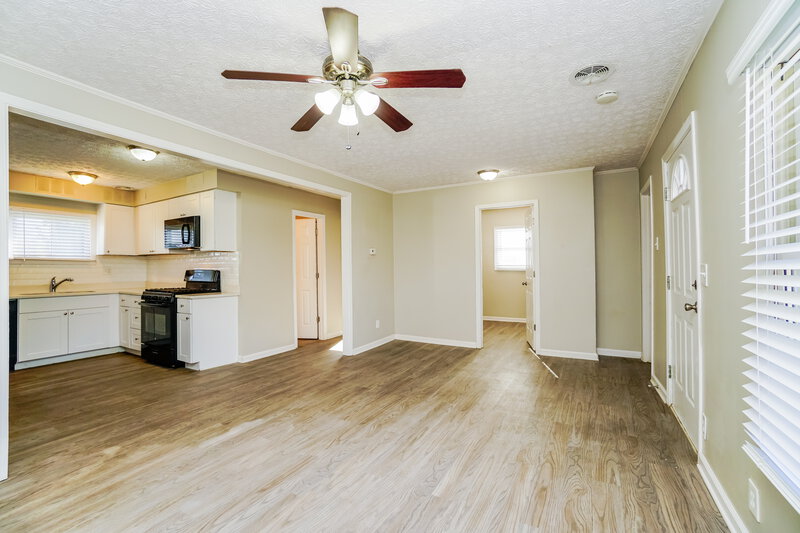 1,440/Mo, 1424 Crest Rd Reynoldsburg, OH 43068 Living Room View 2