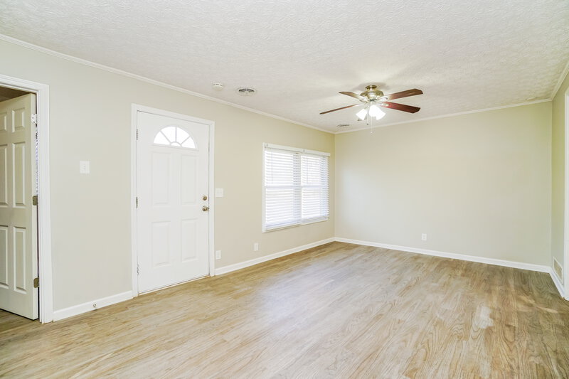 1,440/Mo, 1424 Crest Rd Reynoldsburg, OH 43068 Living Room View 5