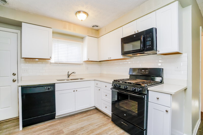 1,440/Mo, 1424 Crest Rd Reynoldsburg, OH 43068 Kitchen View
