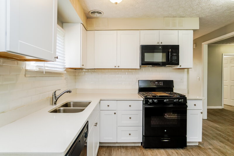 1,440/Mo, 1424 Crest Rd Reynoldsburg, OH 43068 Kitchen View 3