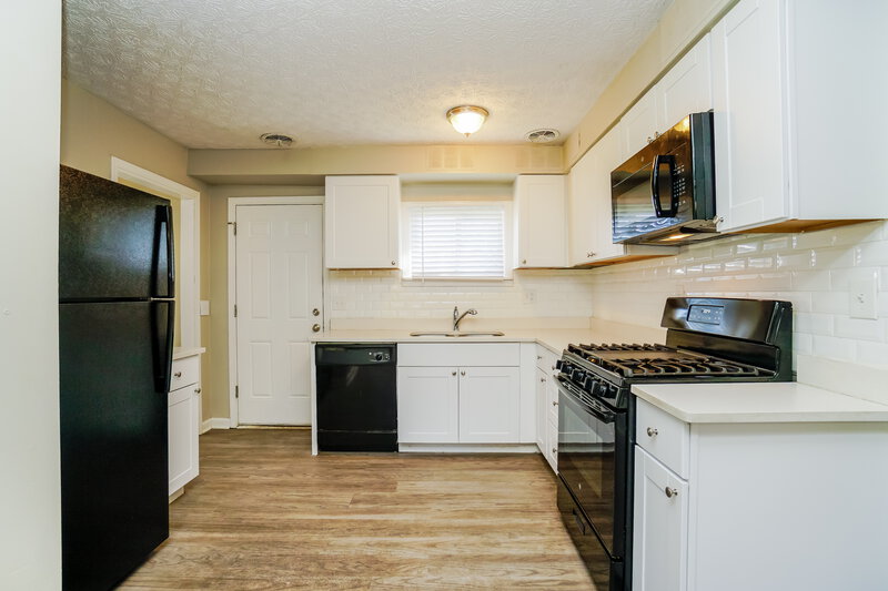 1,440/Mo, 1424 Crest Rd Reynoldsburg, OH 43068 Kitchen View 4