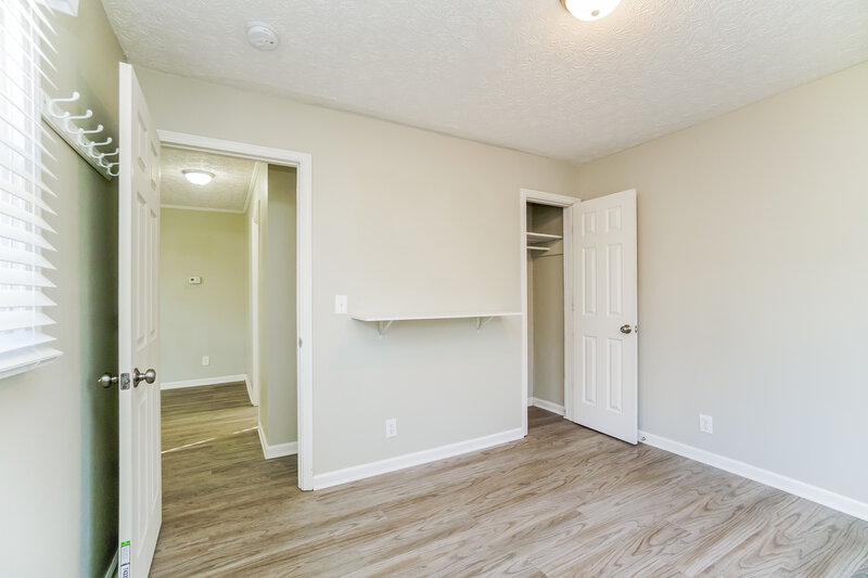 1,440/Mo, 1424 Crest Rd Reynoldsburg, OH 43068 Main Bedroom View 3