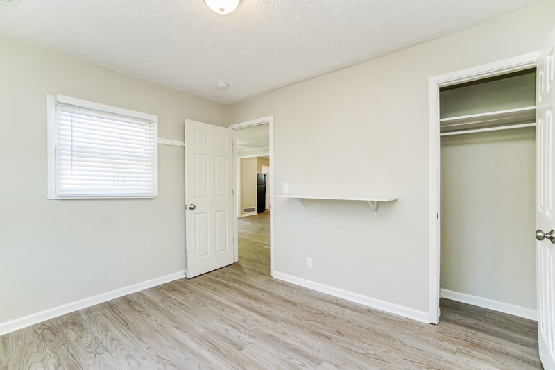 1,440/Mo, 1424 Crest Rd Reynoldsburg, OH 43068 Main Bedroom View 4