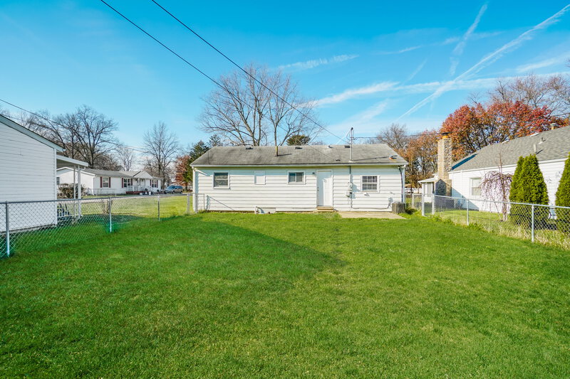 1,440/Mo, 1424 Crest Rd Reynoldsburg, OH 43068 Rear View