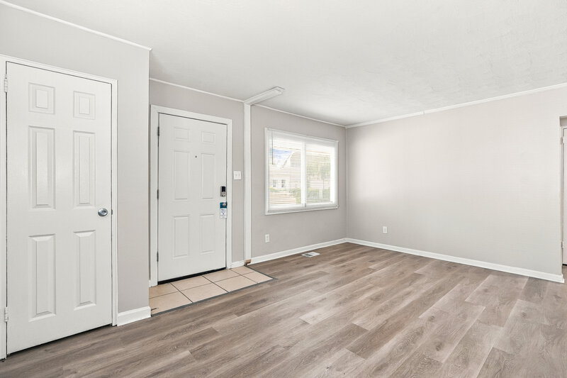 1,665/Mo, 1003 Bucknell Rd Columbus, OH 43213 Living Room View 2