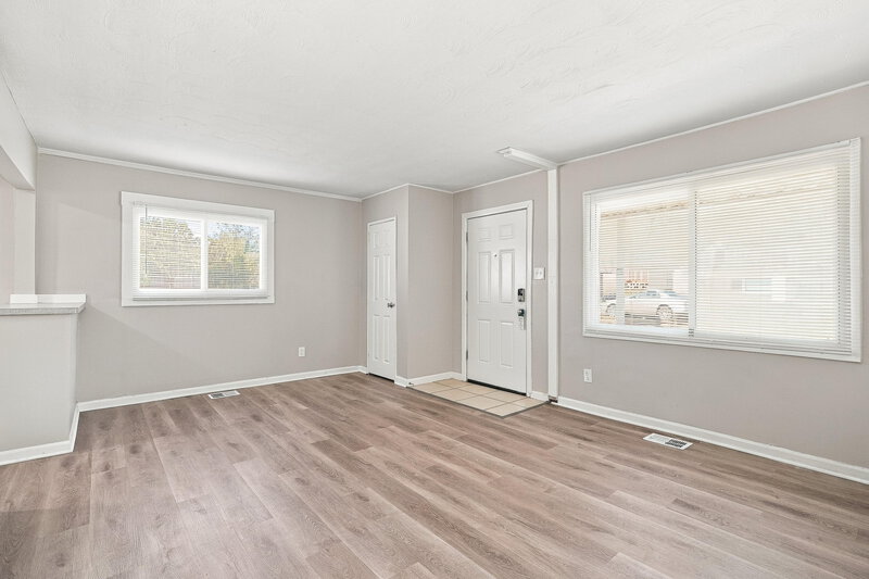 1,665/Mo, 1003 Bucknell Rd Columbus, OH 43213 Living Room View 3