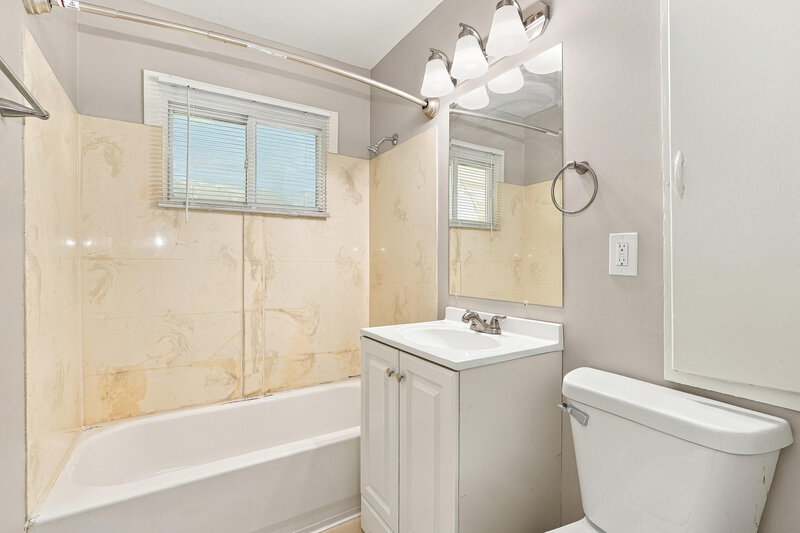 1,665/Mo, 1003 Bucknell Rd Columbus, OH 43213 Bathroom View