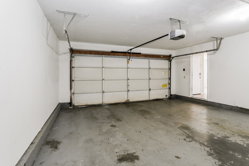 1,665/Mo, 1421 Seiler Ct Columbus, OH 43223 Garage View