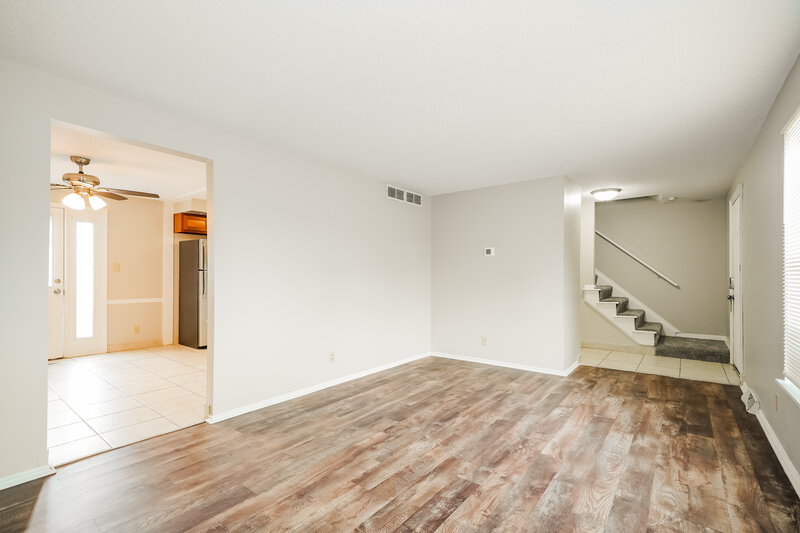 2,500/Mo, 2422 Salem Ave Grove City, OH 43123 Living Room View
