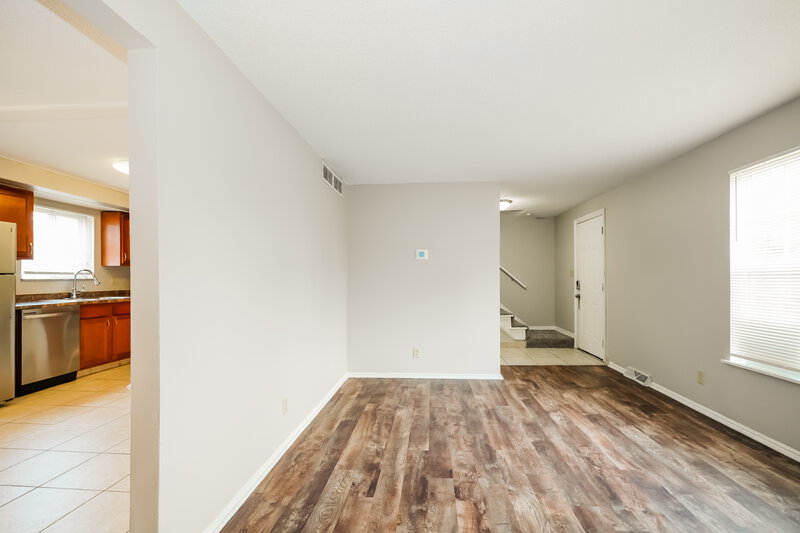 2,500/Mo, 2422 Salem Ave Grove City, OH 43123 Living Room View 2