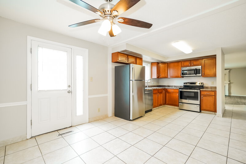 2,500/Mo, 2422 Salem Ave Grove City, OH 43123 Dining Room View