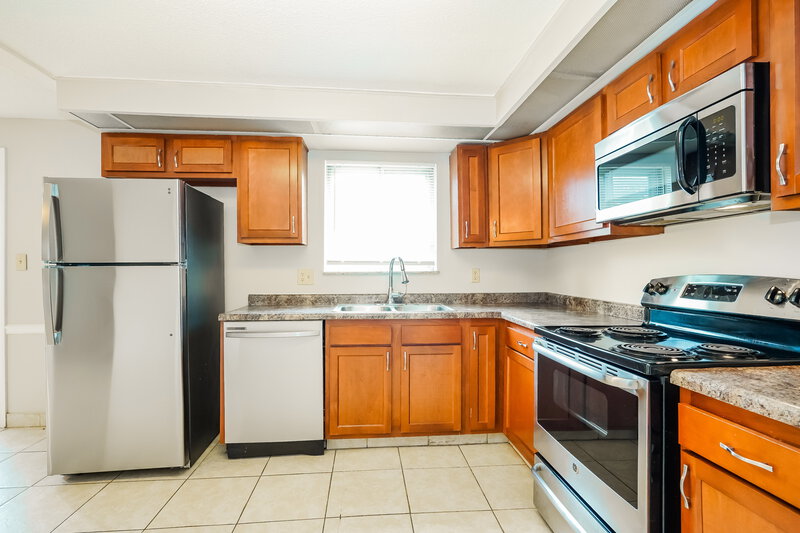 2,500/Mo, 2422 Salem Ave Grove City, OH 43123 Kitchen View 2