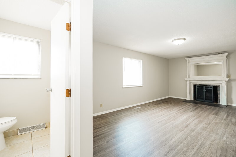2,500/Mo, 2422 Salem Ave Grove City, OH 43123 Family Room View