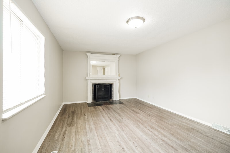 2,500/Mo, 2422 Salem Ave Grove City, OH 43123 Family Room View 2
