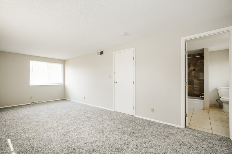 2,500/Mo, 2422 Salem Ave Grove City, OH 43123 Main Bedroom View 2