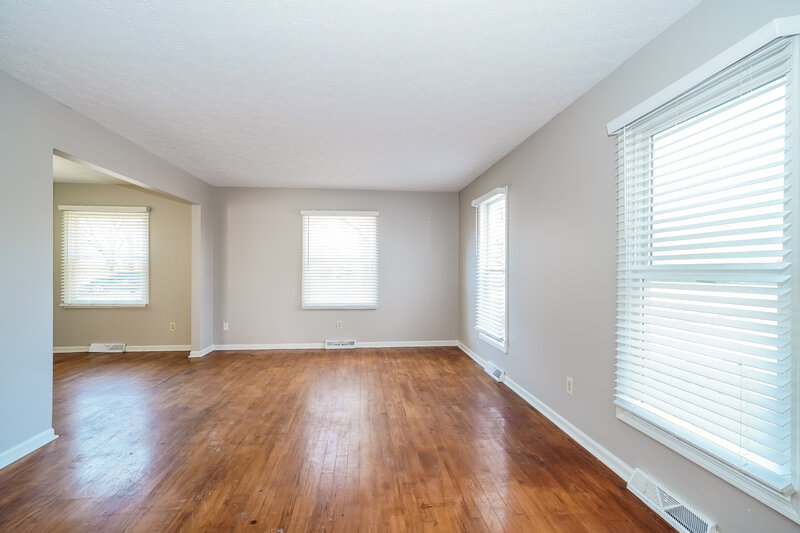 2,595/Mo, 4271 Unroe Ave Grove City, OH 43123 Living Room View