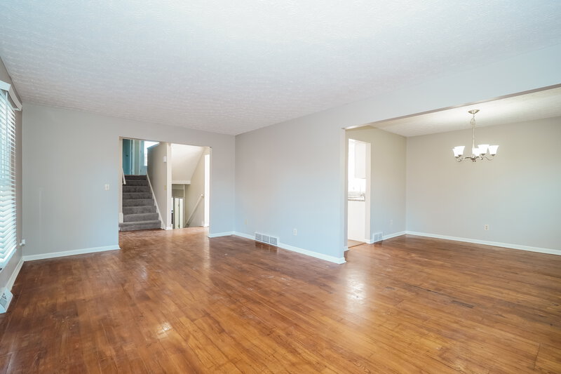 2,595/Mo, 4271 Unroe Ave Grove City, OH 43123 Living Room View 2