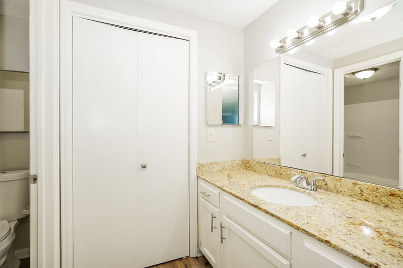 2,595/Mo, 4271 Unroe Ave Grove City, OH 43123 Bathroom View