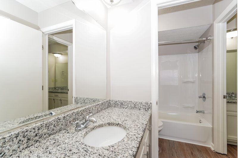 2,595/Mo, 4271 Unroe Ave Grove City, OH 43123 Bathroom View 2