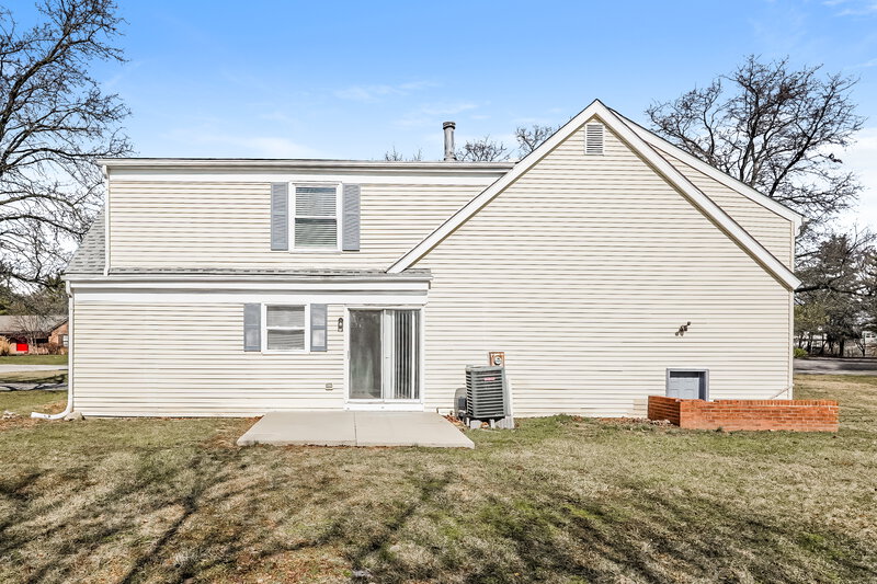 2,595/Mo, 4271 Unroe Ave Grove City, OH 43123 Rear View