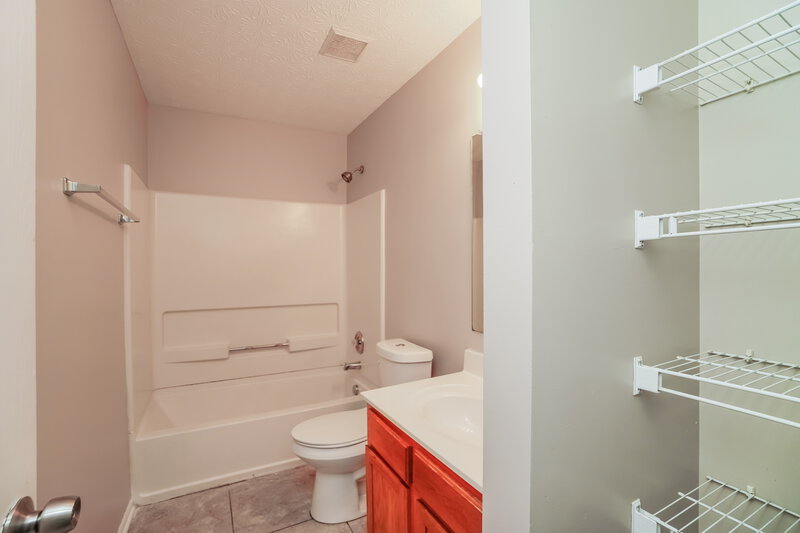 2,415/Mo, 7487 Canal Highlands Blvd Canal Winchester, OH 43110 Bathroom View