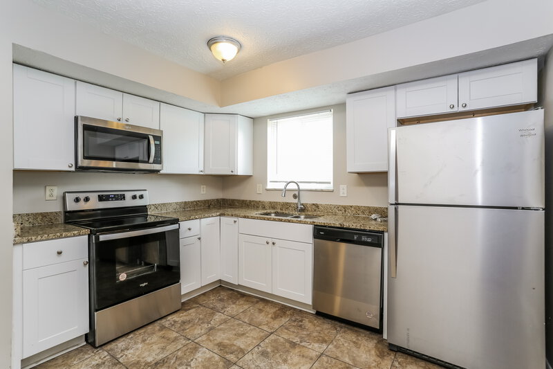 1,935/Mo, 3475 Weyburn Ct Columbus, OH 43232 Kitchen View