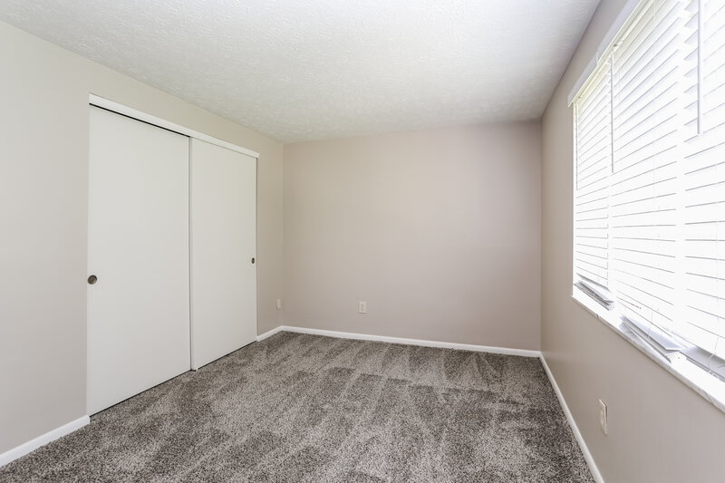 1,935/Mo, 3475 Weyburn Ct Columbus, OH 43232 Main Bedroom View 2