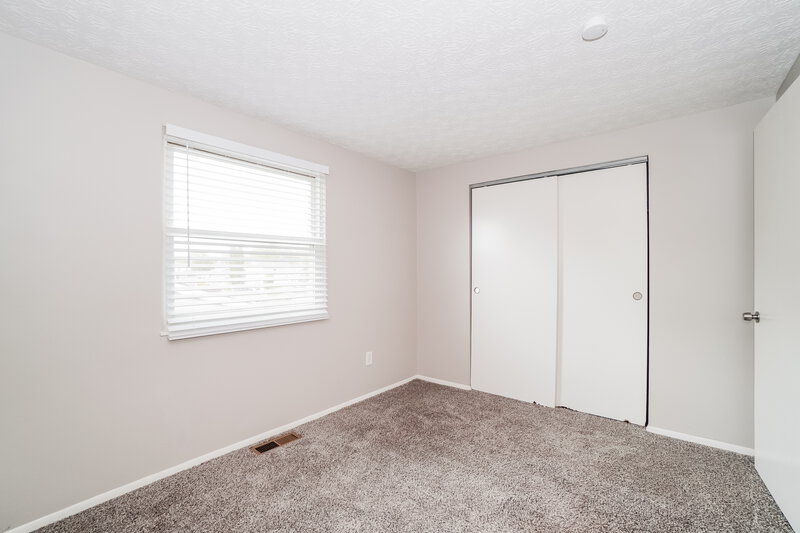 2,650/Mo, 4983 Old Tree Ave Columbus, OH 43228 Main Bedroom View