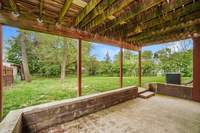 2,650/Mo, 4983 Old Tree Ave Columbus, OH 43228 Rear View 3