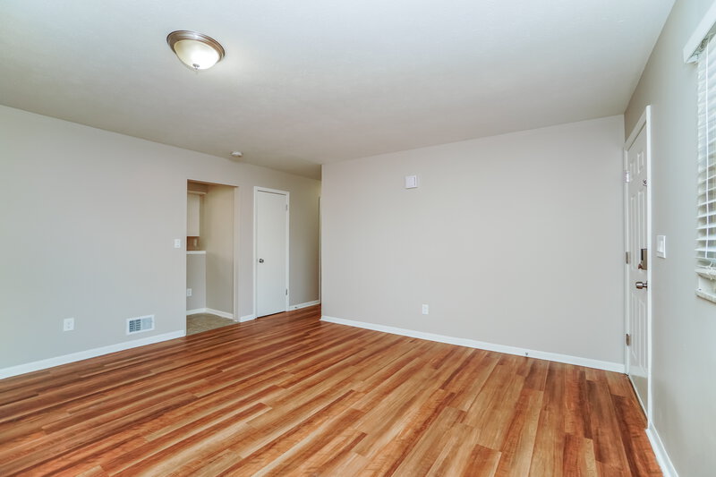 2,230/Mo, 1675 Norma Rd Columbus, OH 43229 Living Room View 2