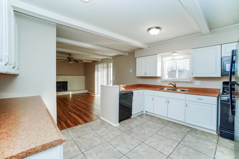 2,230/Mo, 1675 Norma Rd Columbus, OH 43229 Kitchen View