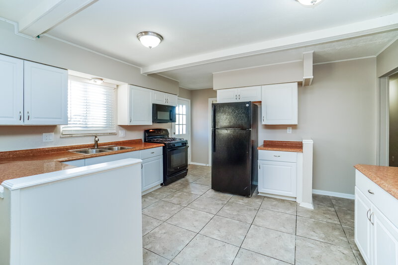 2,230/Mo, 1675 Norma Rd Columbus, OH 43229 Kitchen View 2