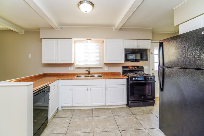 2,230/Mo, 1675 Norma Rd Columbus, OH 43229 Kitchen View 3