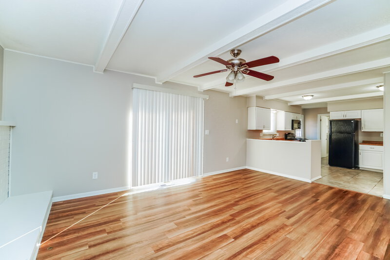 2,230/Mo, 1675 Norma Rd Columbus, OH 43229 Family Room View 2