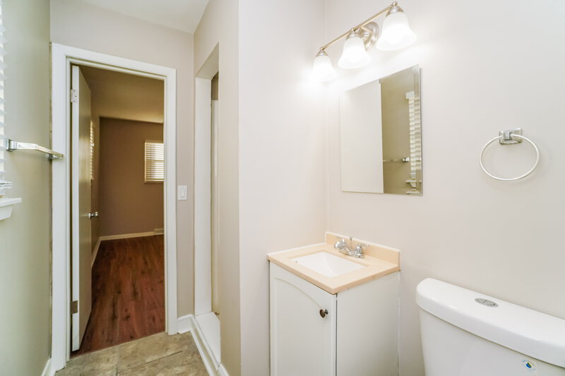 2,230/Mo, 1675 Norma Rd Columbus, OH 43229 Bathroom View