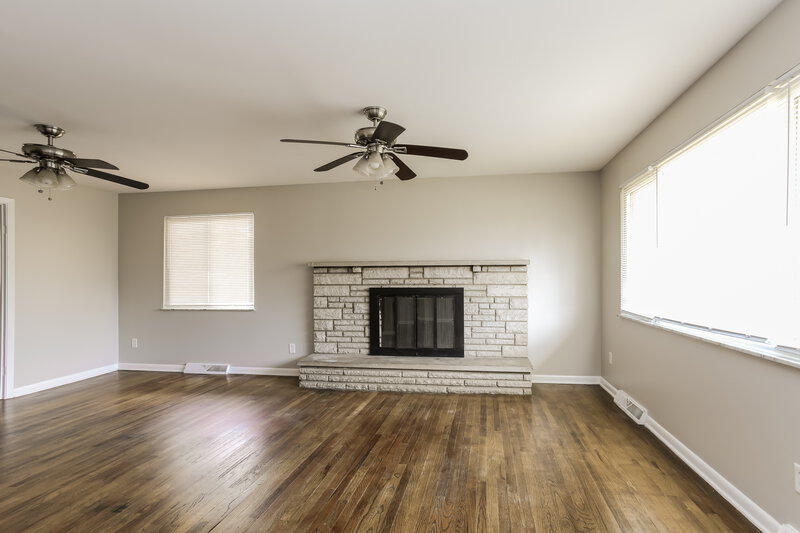 1,590/Mo, 1066 Fordham Rd Columbus, OH 43224 Living Room View