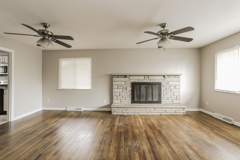 1,590/Mo, 1066 Fordham Rd Columbus, OH 43224 Living Room View 2