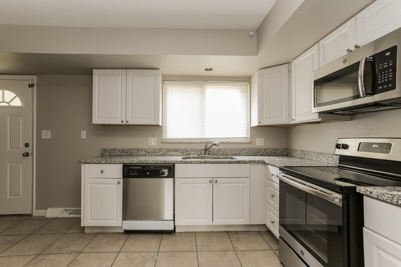 1,805/Mo, 1066 Fordham Rd Columbus, OH 43224 Kitchen View