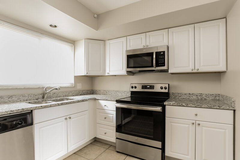 1,805/Mo, 1066 Fordham Rd Columbus, OH 43224 Kitchen View 3