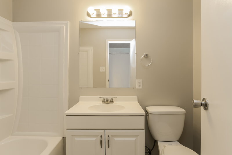 1,805/Mo, 1066 Fordham Rd Columbus, OH 43224 Bathroom View