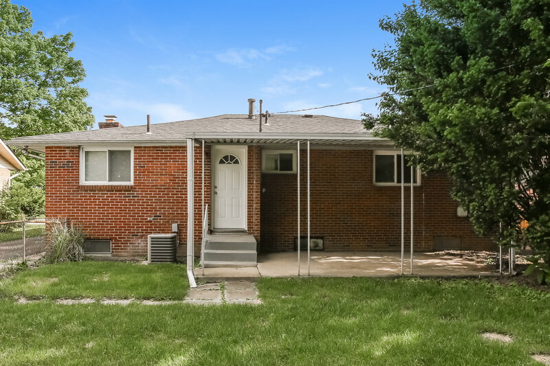 1,805/Mo, 1066 Fordham Rd Columbus, OH 43224 Rear View