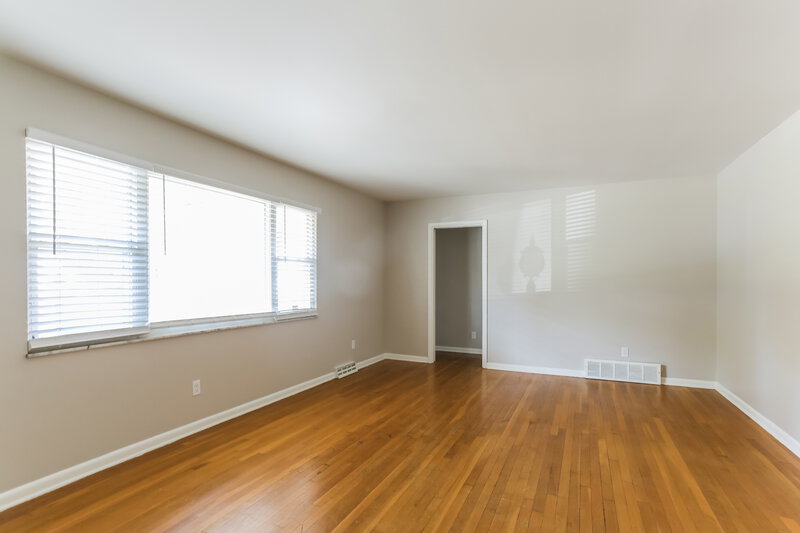 2,215/Mo, 1392 Devonhurst Dr Columbus, OH 43232 Misc View 2