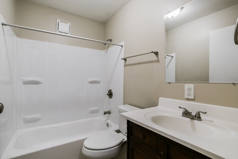 1,885/Mo, 469 Denwood Ct Gahanna, OH 43230 Bathroom View