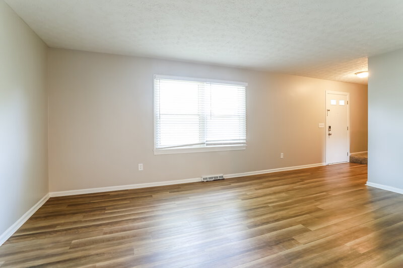 2,350/Mo, 1941 Torchwood Dr Columbus, OH 43229 Living Room View