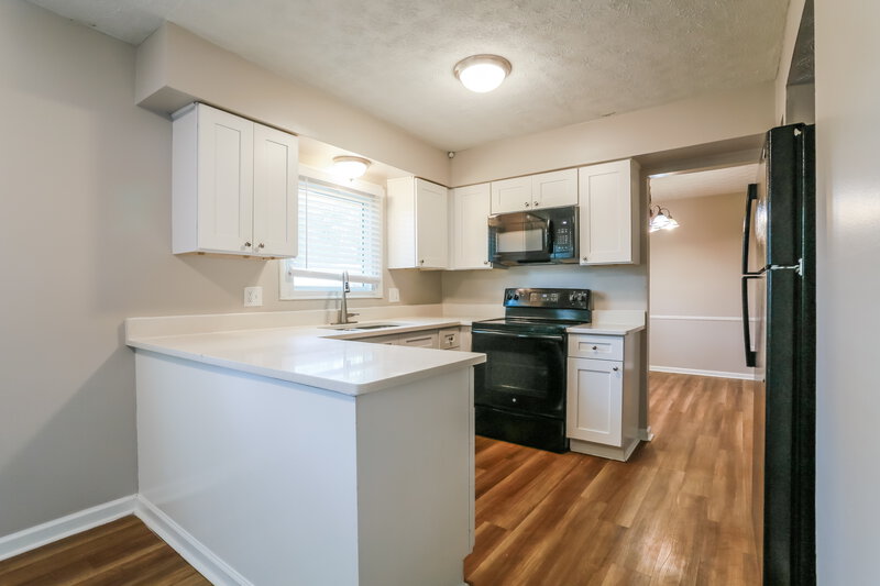 2,350/Mo, 1941 Torchwood Dr Columbus, OH 43229 Kitchen View