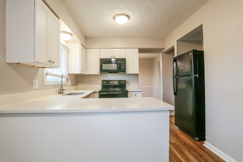 2,350/Mo, 1941 Torchwood Dr Columbus, OH 43229 Kitchen View 2