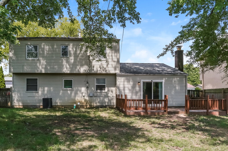 2,350/Mo, 1941 Torchwood Dr Columbus, OH 43229 Rear View