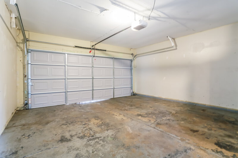 2,350/Mo, 1941 Torchwood Dr Columbus, OH 43229 Garage View